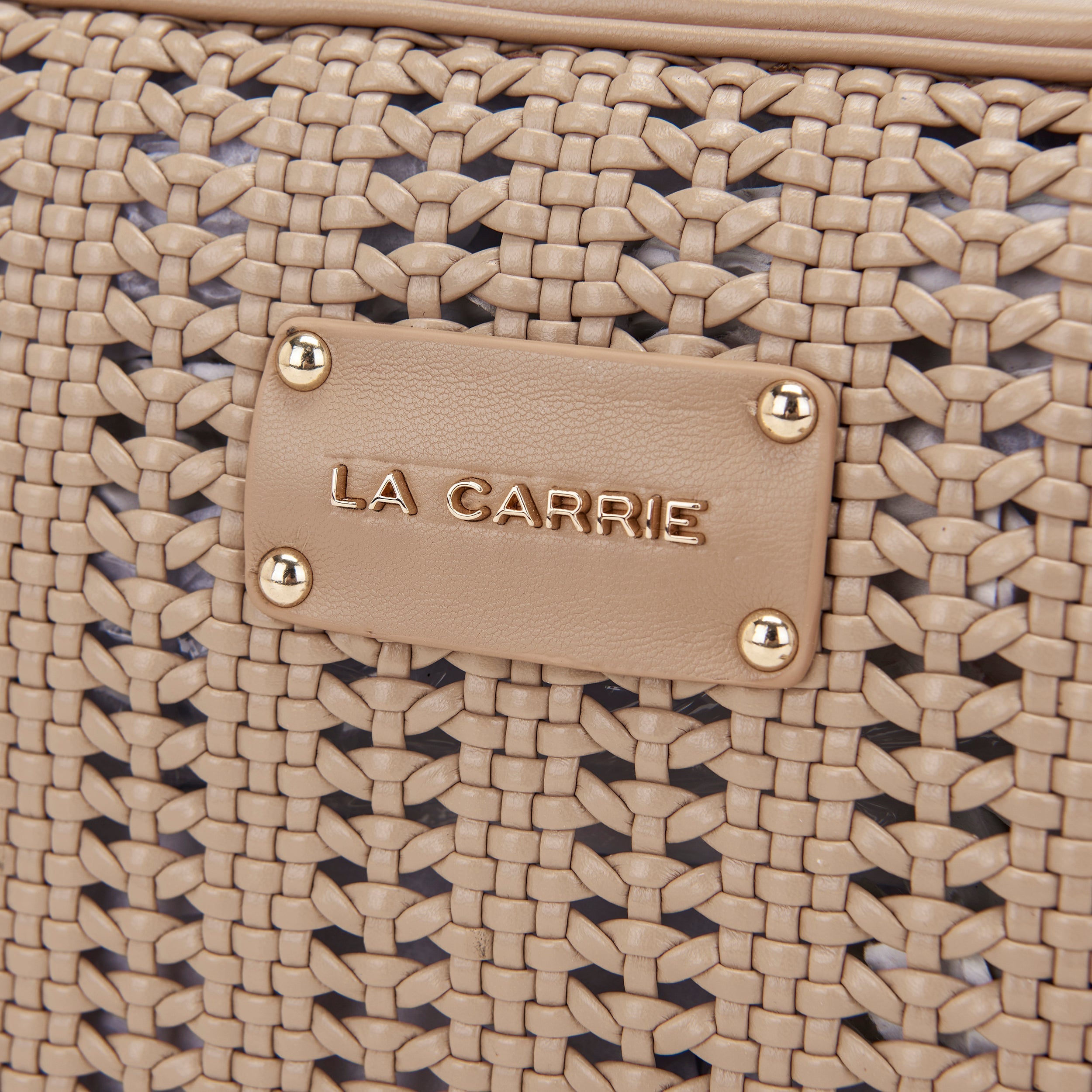 La Carrie Woven sac bandoulière BEIGE tressé verni