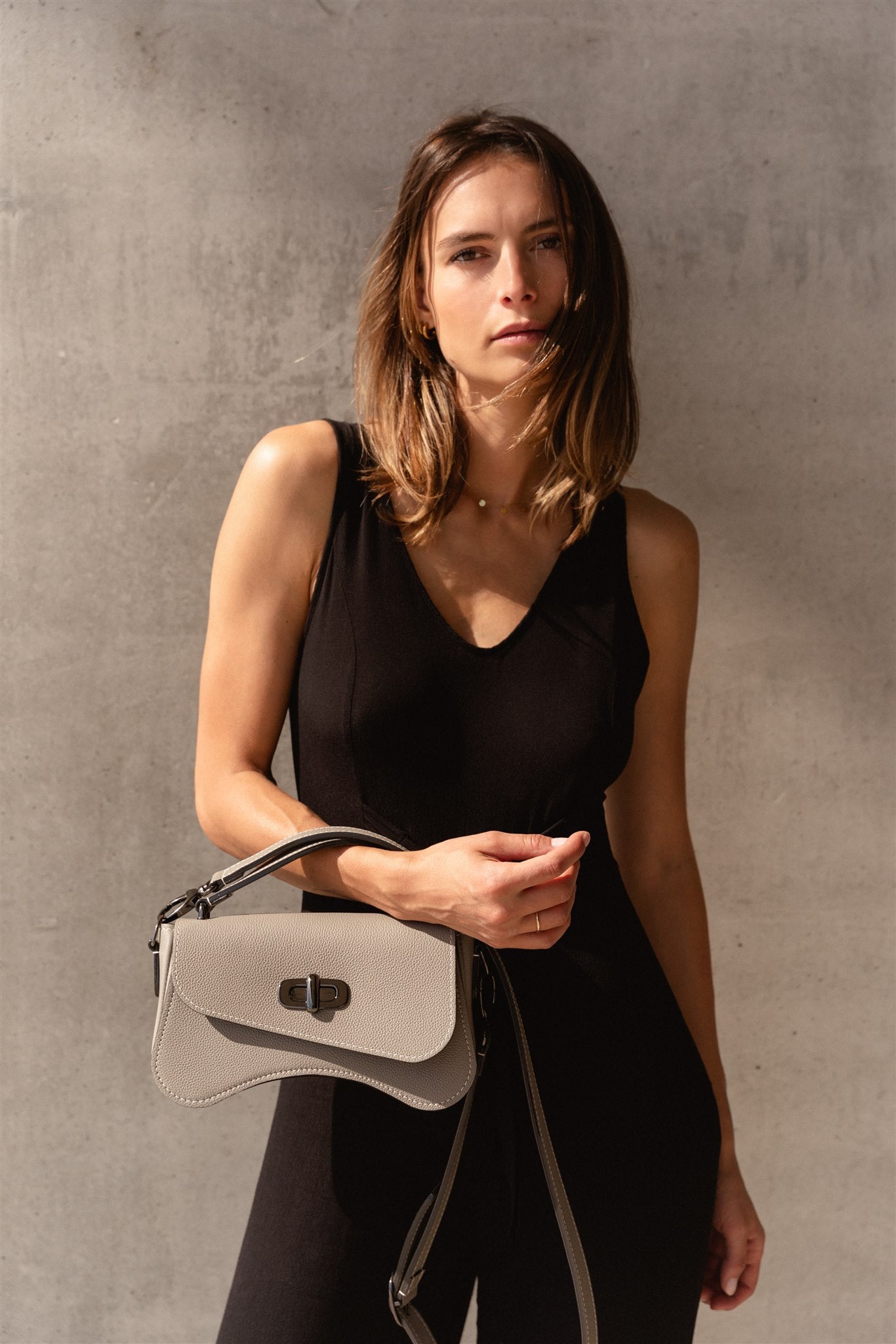 Nodie's L'iconique sac baguette cuir gris grainé