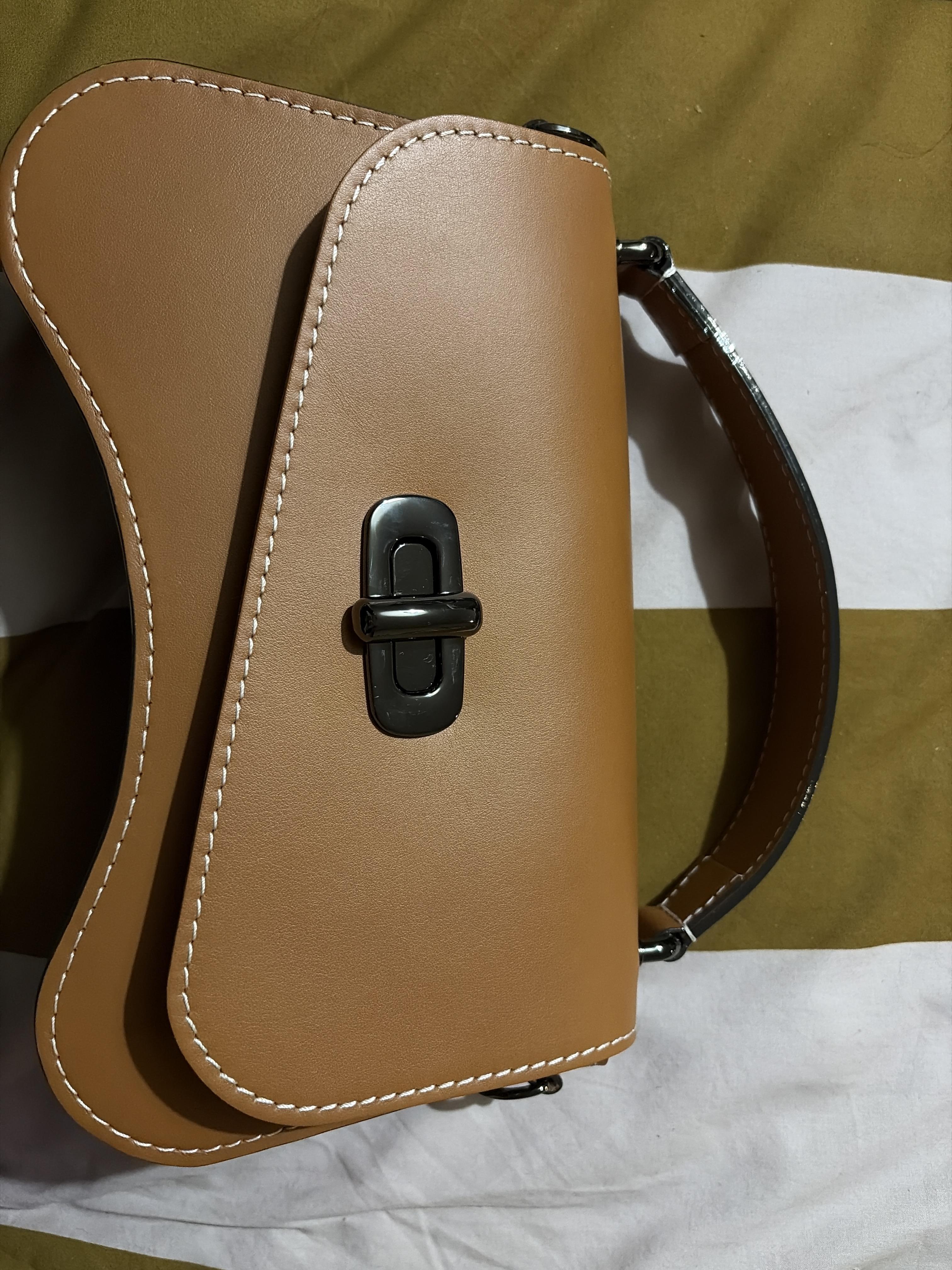 Nodie's L'iconique sac baguette cuir camel lisse
