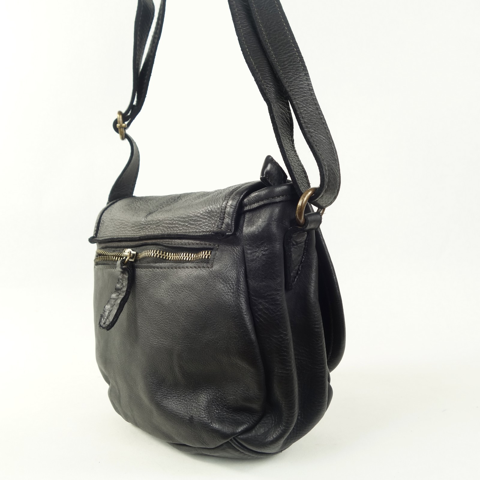 Collection Esprit Cuir KLARA sac besace cuir noir medium rond