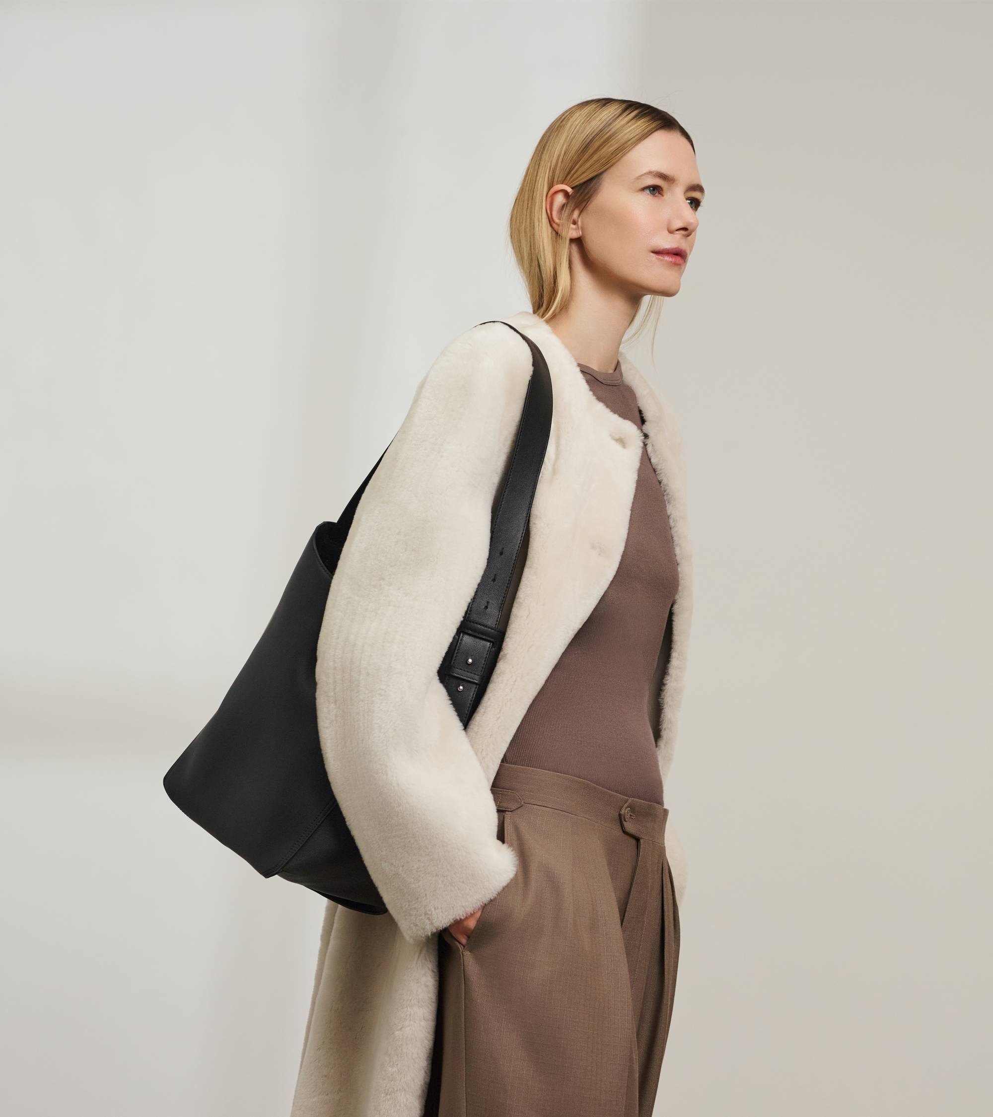 Le Tanneur Céleste sac hobo moyen cuir lisse noir