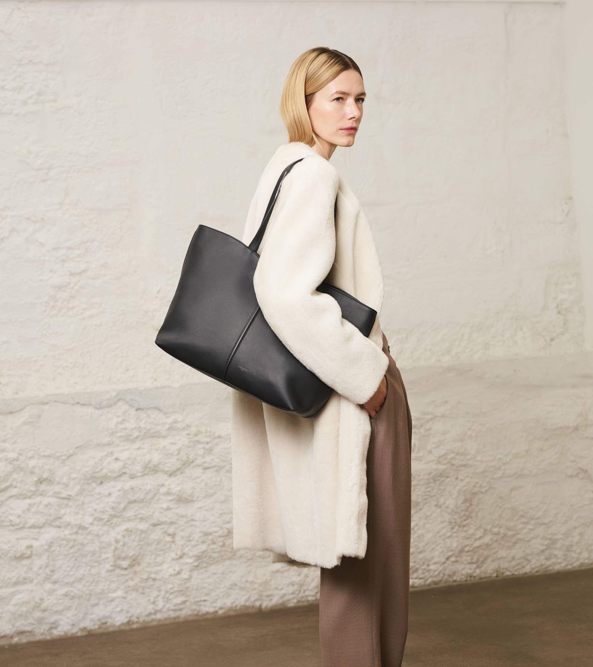Le Tanneur Hortense sac cabas cuir grainé grand modèle Black Greige