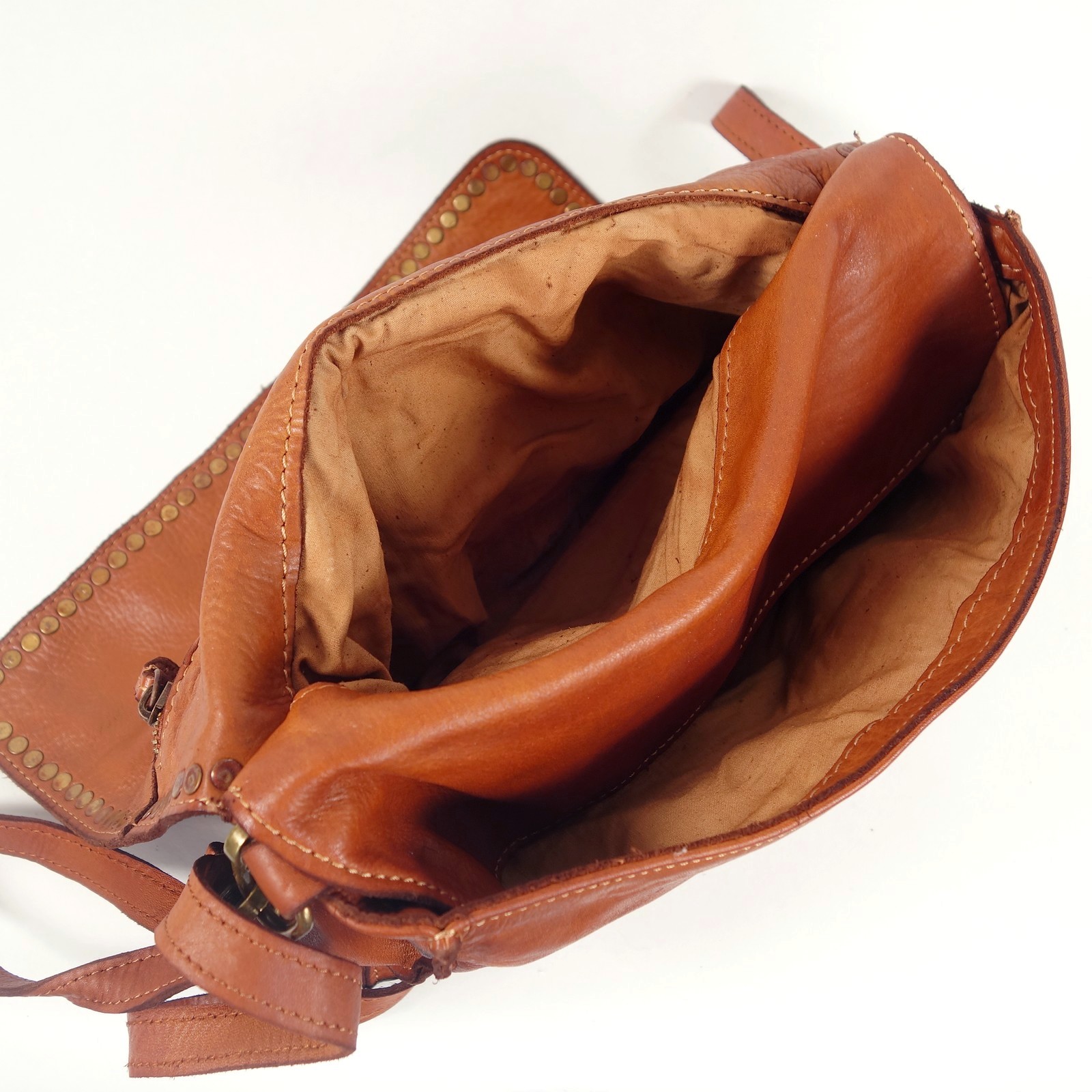 Collection Esprit Cuir Gena sac pochette cuir cognac clouté