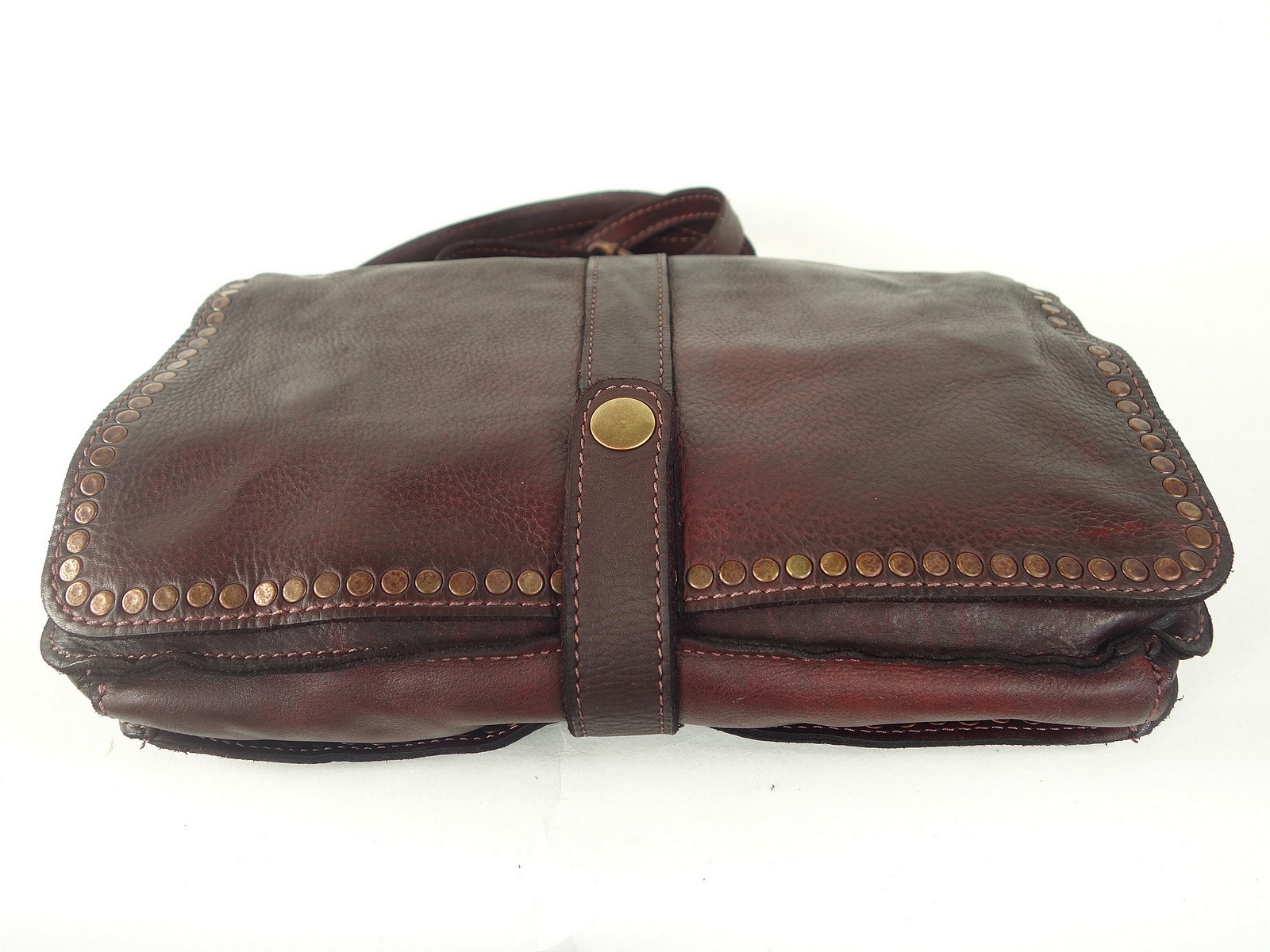 Collection Esprit Cuir Gena Pochette Cuir Bordeaux Cloutée
