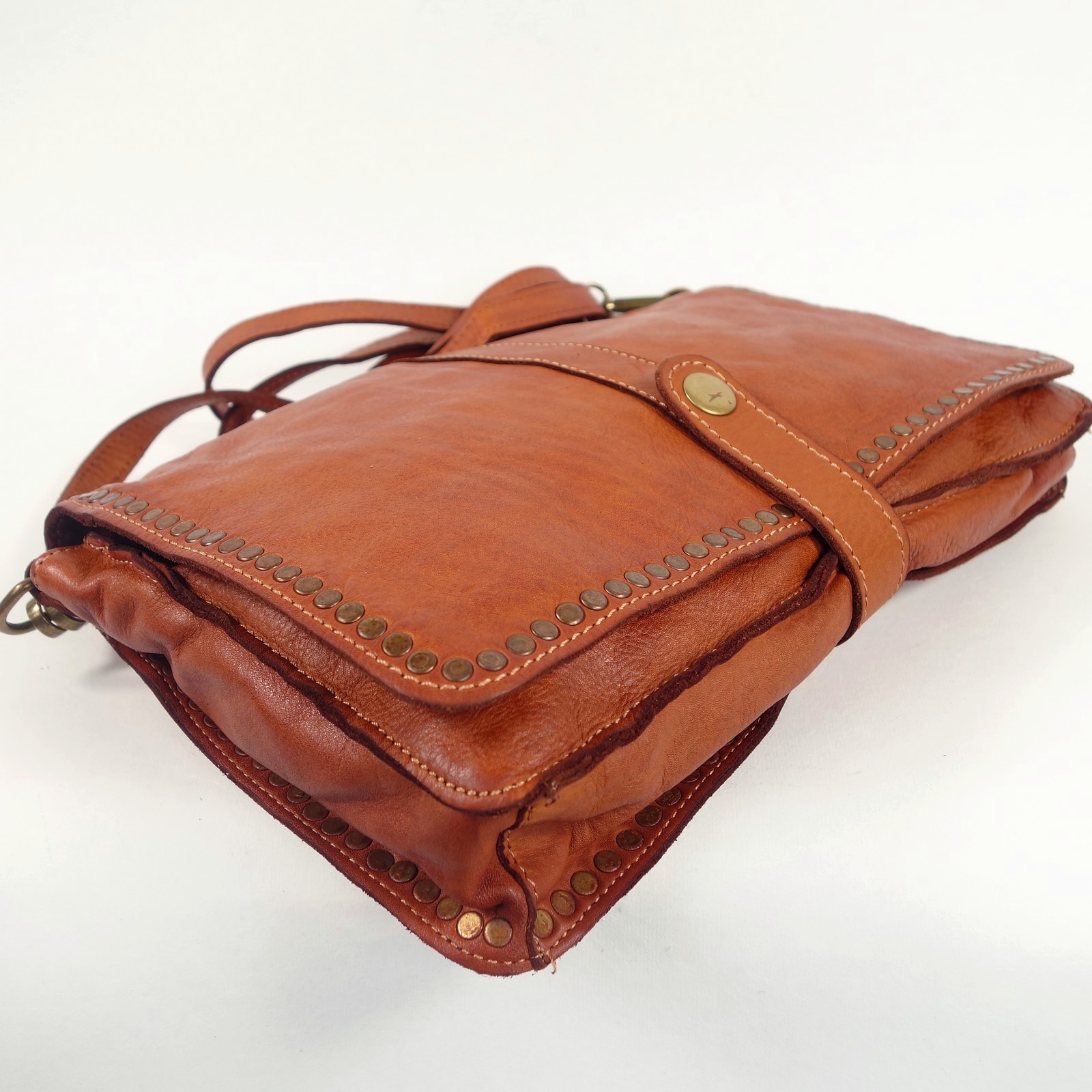Collection Esprit Cuir Gena sac pochette cuir cognac clouté