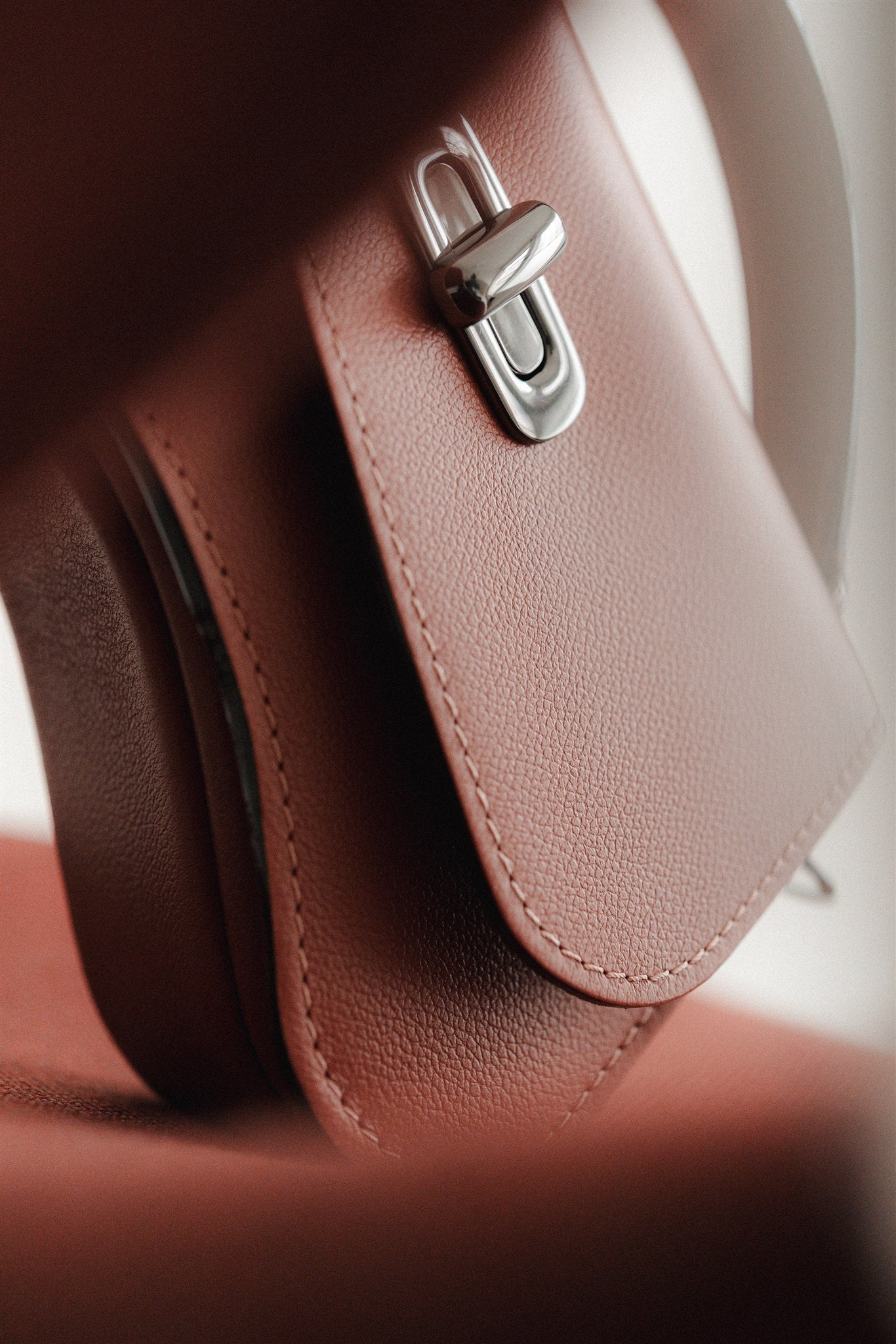 Nodie's L'iconique sac baguette cuir vieux rose grainé