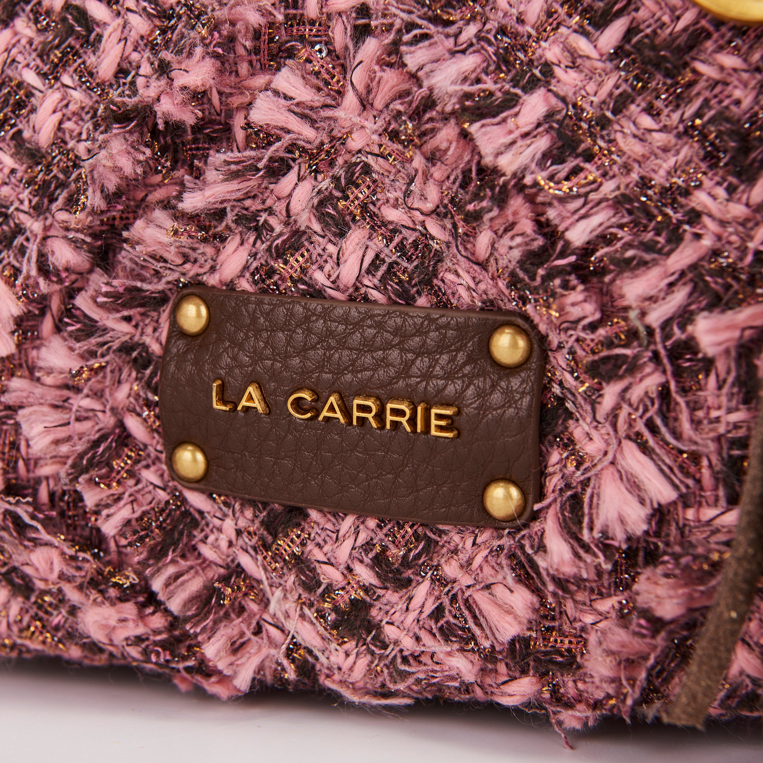 La Carrie Cross Isabel sac épaule rose 21 cm bouclé chaîne