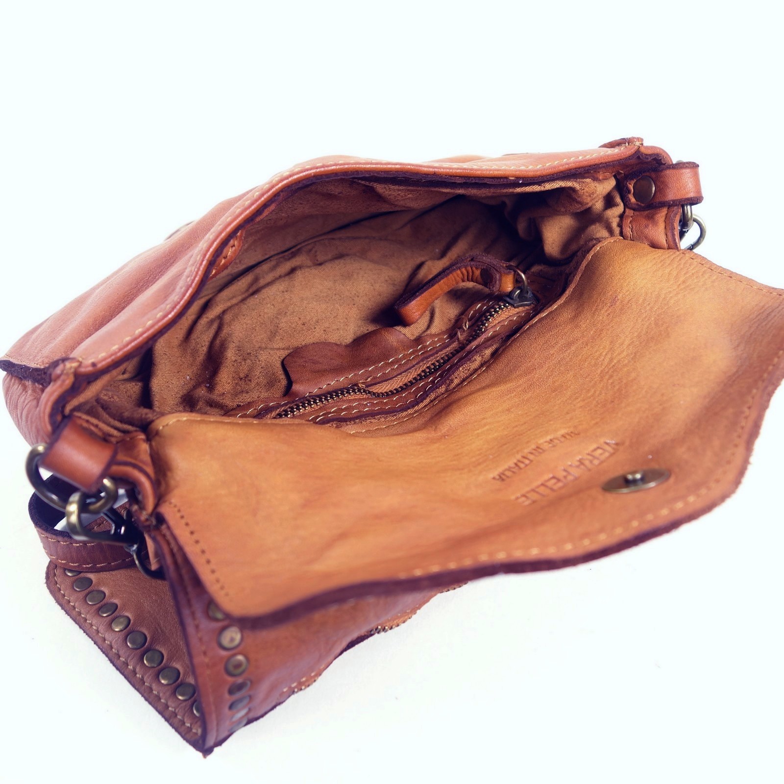 Collection Esprit Cuir Gena mini pochette cuir naturel clouté