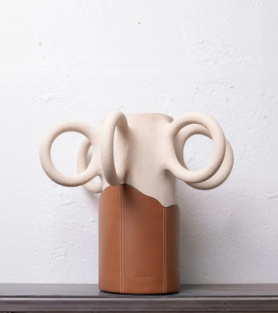 Le Tanneur Pia Chevalier vase couture cuir