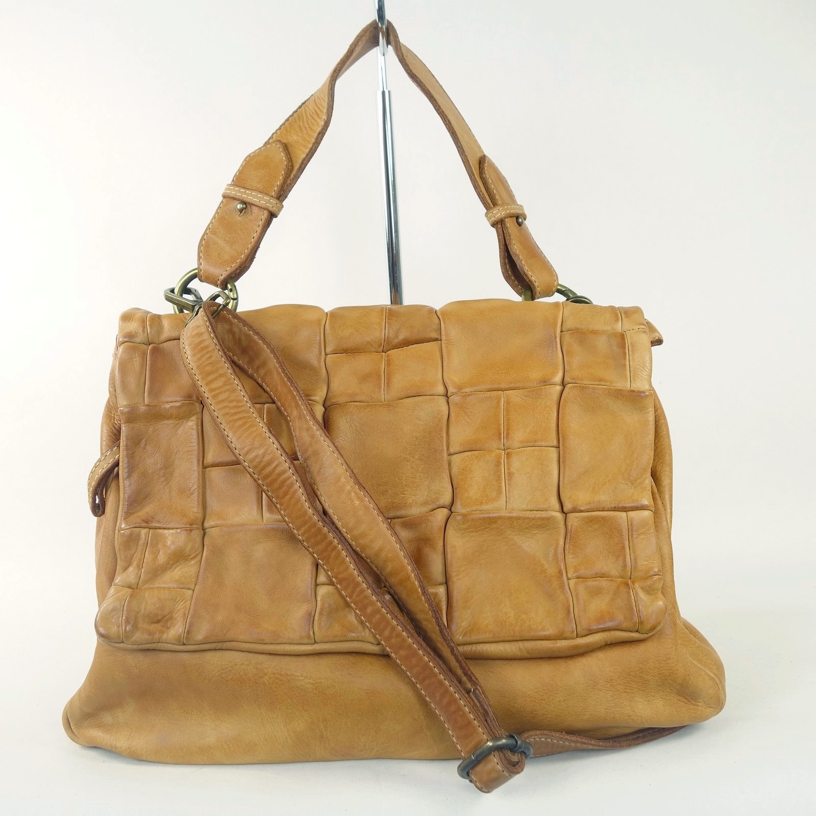 Collection Esprit Cuir Sac Besace ISABELLA besace cuir naturel trapèze