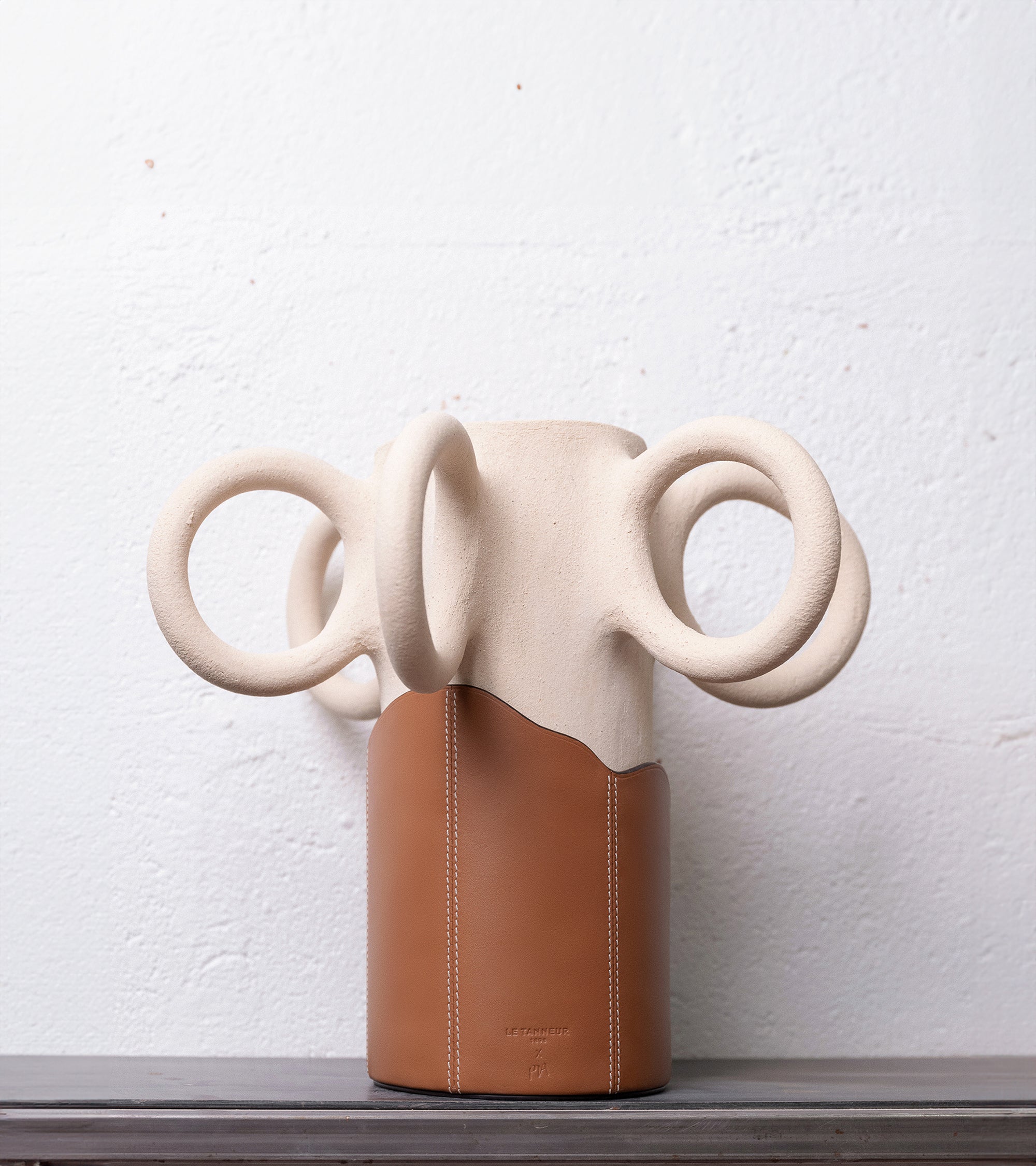 Le Tanneur Pia Chevalier vase cuir Brown Tan couture